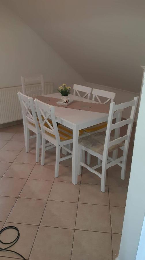 Rege Apartman Alsoors Luaran gambar