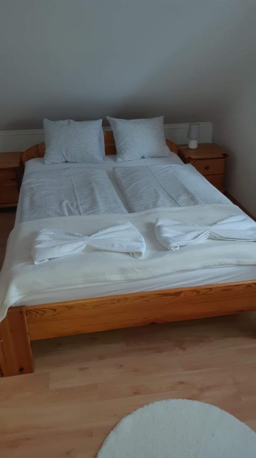 Rege Apartman Alsoors Luaran gambar