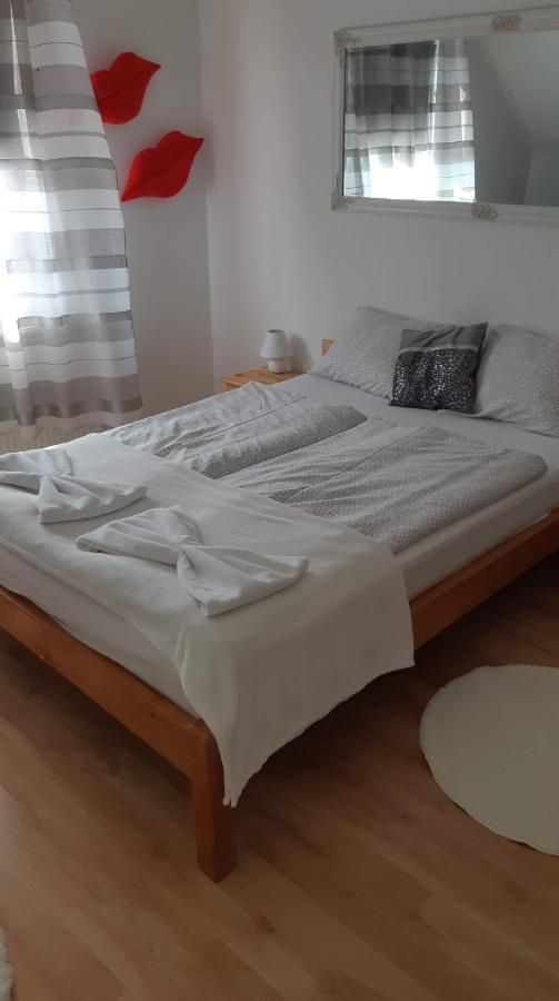 Rege Apartman Alsoors Luaran gambar