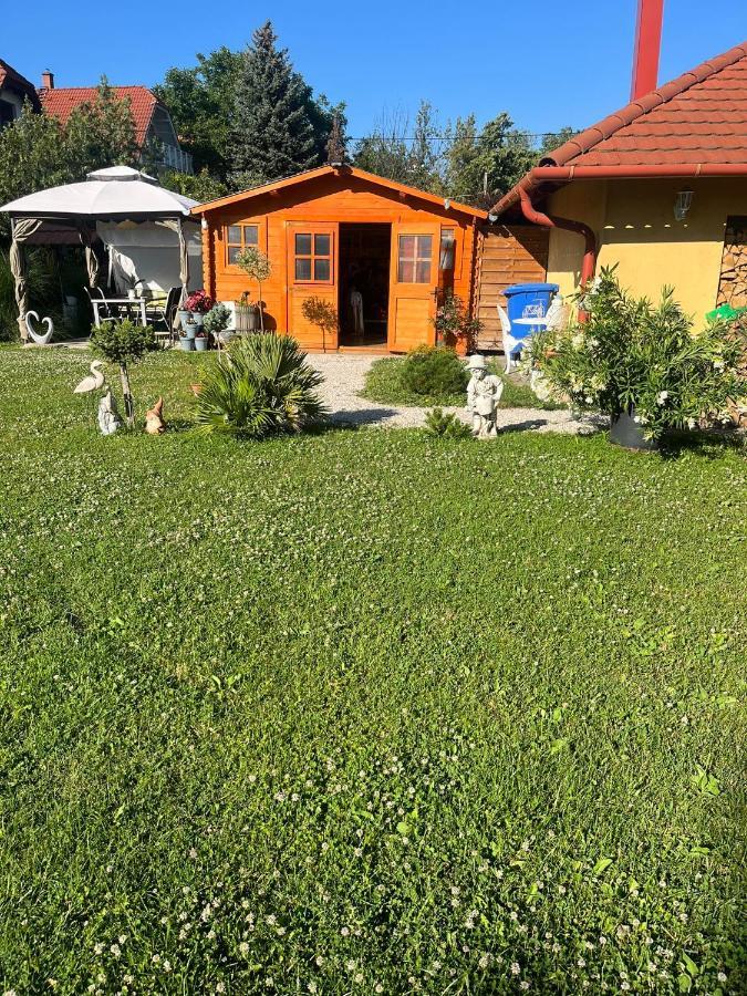 Rege Apartman Alsoors Luaran gambar