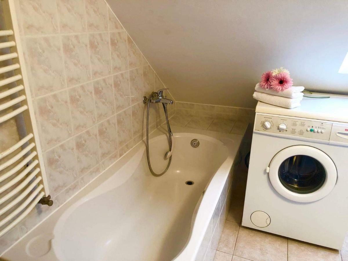 Rege Apartman Alsoors Luaran gambar