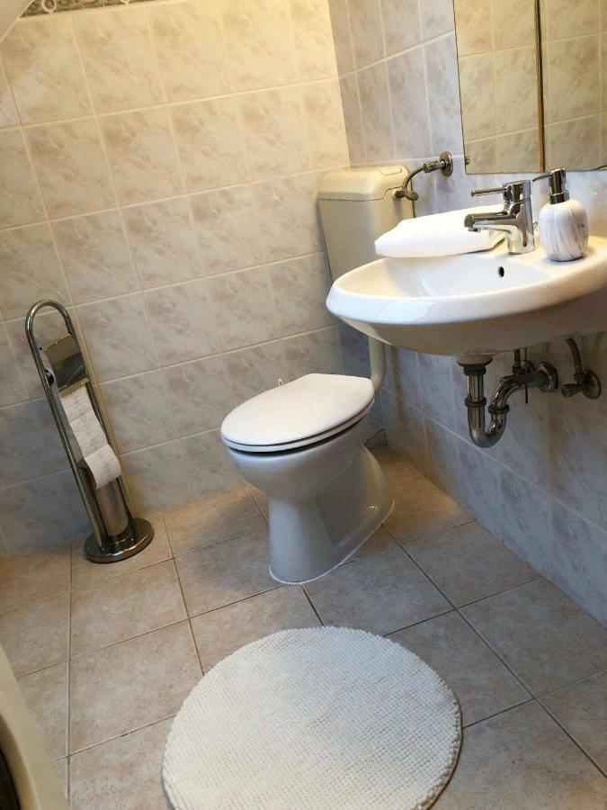 Rege Apartman Alsoors Luaran gambar