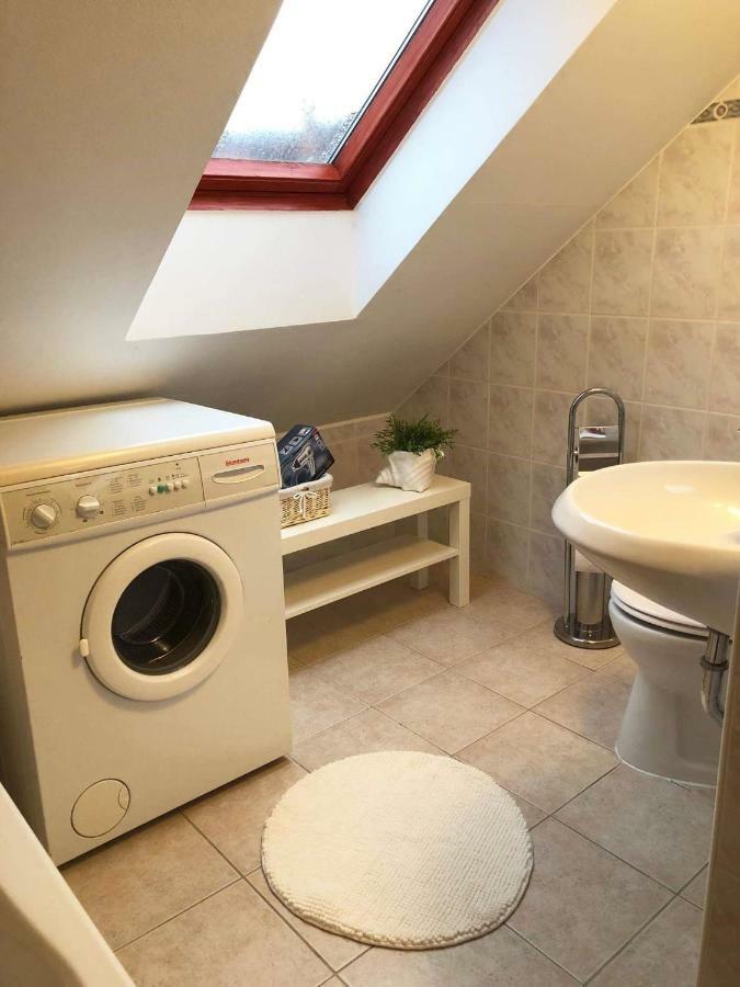 Rege Apartman Alsoors Luaran gambar